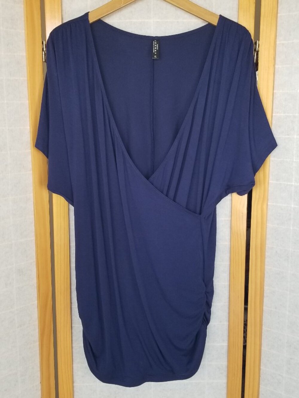 Navy Blue Wrap Top Size XL Made by Johnny Short Sleeve